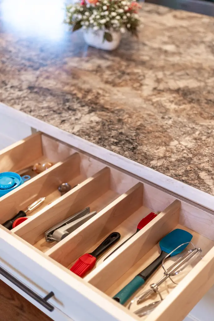 Maple Dovetail Drawer LC1 DU4.webp