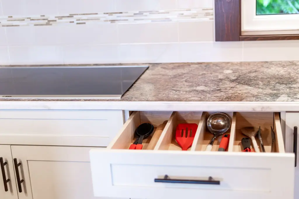 Dovetail Drawer Utensil Divider LC DU3.webp